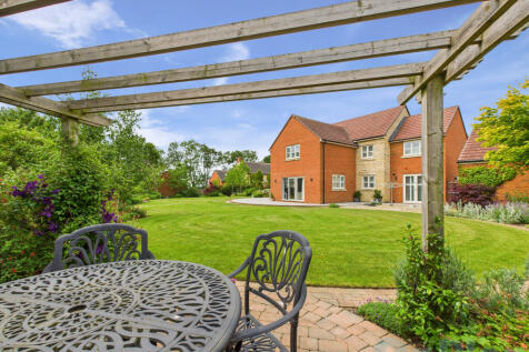 CAM04024G0-PR0028-STILL019