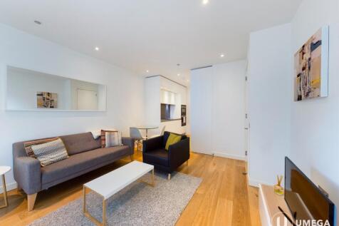 Immaculate, one bedroom, third floor, fully furnished flat to rent set within one of the city's most sought after central developments. Built within one of the modern buildings on the site of the form
