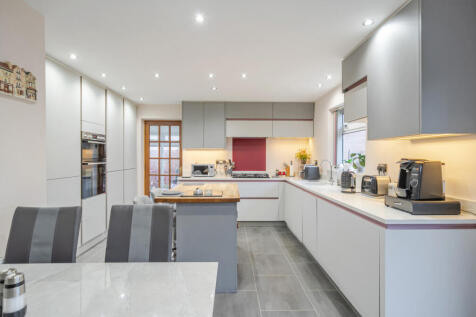 1385869-5-692d9de...