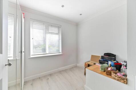 2 bed, 1 bath Maisonette in London - Photo 7