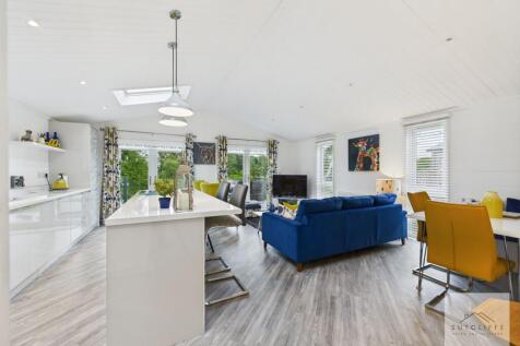 Kitchen / Living Area