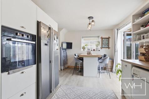 37 Chatsworth Cresce