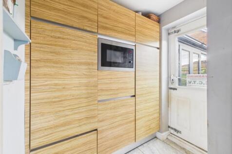 CAM04922G0-PR0034-STILL008