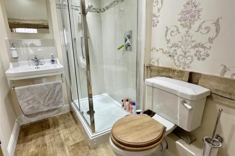 shower room (top floor)