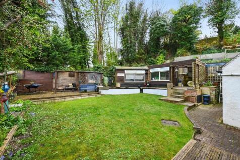 WH - 41 Rossdale - GardenA1 (1).JPG