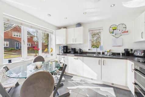 CAM02119G0-PR0358-STILL019