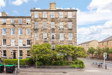 Pickard Property are excited to present this 3 bedroom, 4th floor, apartment to the rental market. AVAILABLE NOW, FURNISHED.