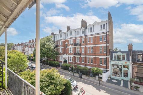 An elegant one bedroom apartment enviably set on the lower slopes of desirable Richmond Hill close to Richmond bridge, the river and the bustling town centre and station.