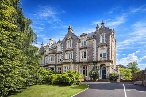 Berkeley Estates & Management are delighted to offer this stunning two bedroom flat. Perfectly situated on the edge of Clifton Village neighbouring the green open spaces of Durdham Downs. Offered full