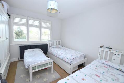 88 Park Road bed 2.JPG