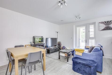 1 The Pavilion, Lilys Walk, HP11 2FX-3.jpg