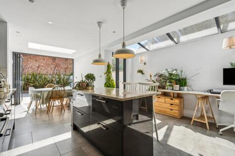 FOR SALE - Elliott Road, W4