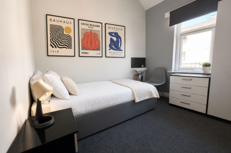 1 Bedroom House in OL16 4HS