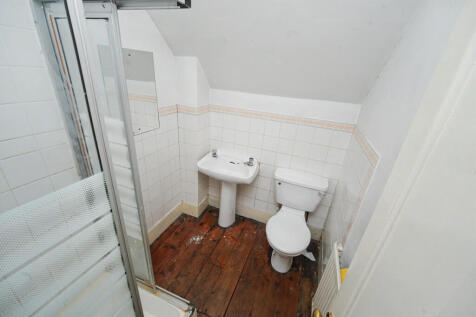 200 Woodside Green, South Norwood, London, SE25 5EW