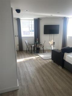 A stunning STUDIO apartment situated in The Heart, MediaCityUK, Salford Quays. With neighbours including the BBC, ITV and University of Salford and close to Manchester United, Lancashire Cricket Club,