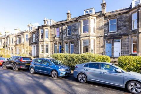 This attractive one-bedroom apartment forms part of a Victorian terraced house and enjoys a peaceful position within the desirable Grange Conservation Area, south of Edinburgh’s city centre.
