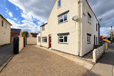 3 Bedroom Terraced in GL1 4NJ