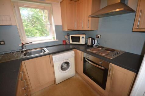 Well presented one double bedroom property in Leith area of Edinburgh. Book a viewing online at cornerstoneletting.com