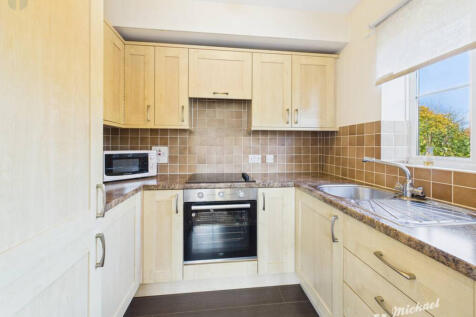 CAM03852G0-PR0462-STILL003-thumbnail-h750-70