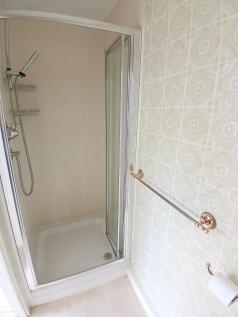 EN-SUITE SHOWER