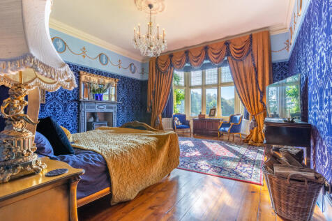 Master Bedroom Su...