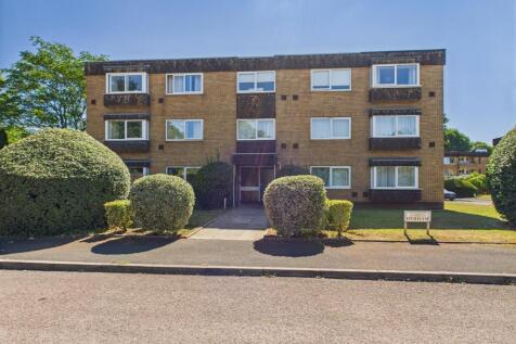 Offered for let is this spacious ground floor flat. The accommodation briefly comprises large living room with balcony, two bedrooms, kitchen, utility area, balcony, communal gardens and parking. Unfu