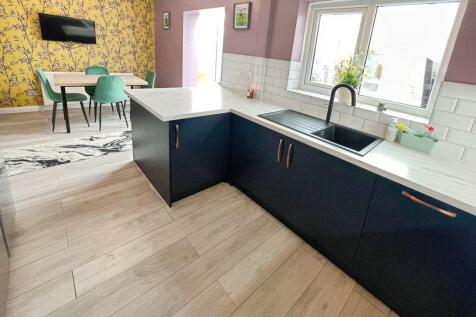 Kitchen Dining area