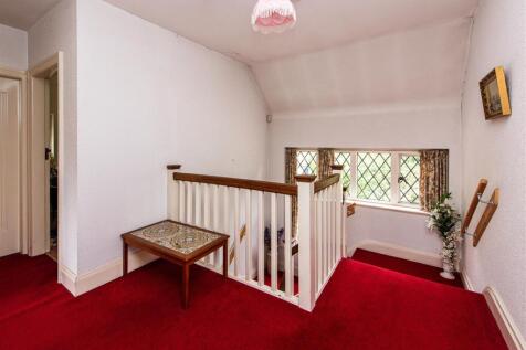 45 Perton Road-landing.jpg