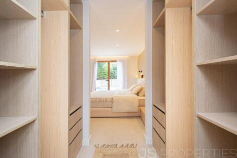 Modern luxury home with pool in a prime location in Puerto Pollensa