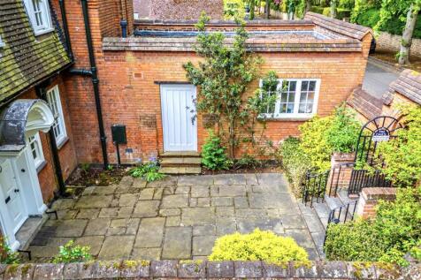 25044- 20 Arlington Drive_010.jpg