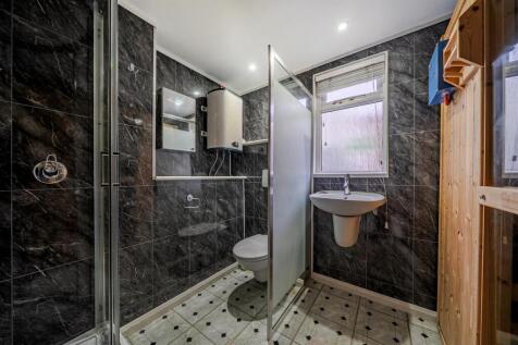 Annexe Shower Room