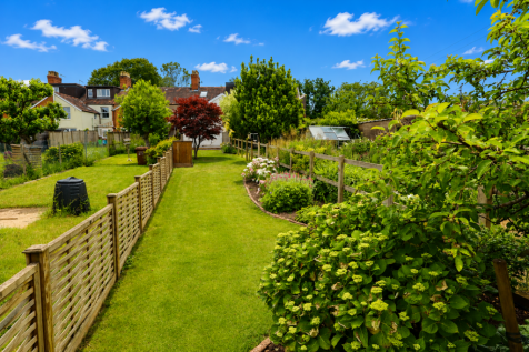 Garden to the rear
