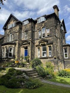 * AVAILABLE NOW
* A ONE BEDROOM APARTMENT
* WITH COMMUNAL GARDENS CLOSE TO THE CENTRE OF HEADINGLEY AND NEAR WEETWOOD Living Room /Kitchen
Bedroom
Bathroom with w.c., wash basin and shower cubicle
Car