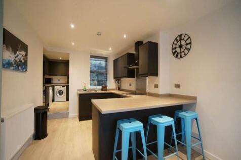 5 Bedroom House in LL57 2RB