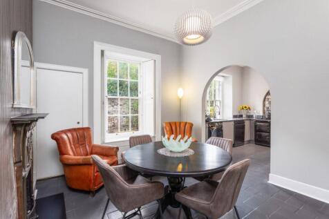 4 bed, 2 bath Town House in Edinburgh - Photo 9