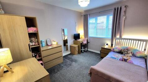 10 Arrowsmith - Bedroom 3 Main.jpg