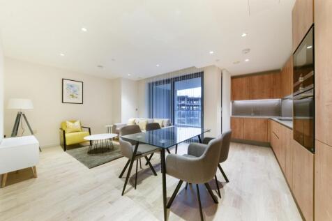 Luxury two bedrooms, two bathrooms apartment set within Onyx apartments N1C. Comprising a spacious living area with full height windows leading to a winter garden, modern fitted & integrated kitchen s