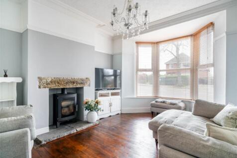 Living Room-2.jpg