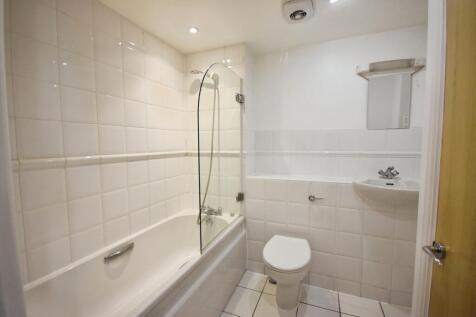 pbox-bathroom-315880.JPG