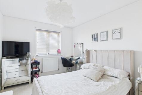 CAM02313G0-PR0081-STILL009