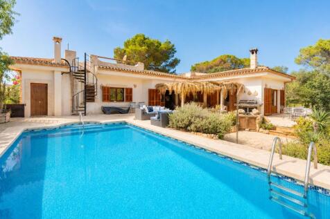 Mediterranean Villa in Cap des Moro with Pool and Charming Garden