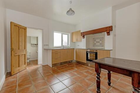 Kitchen/ Dining Room