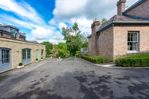 Annexe/Driveway