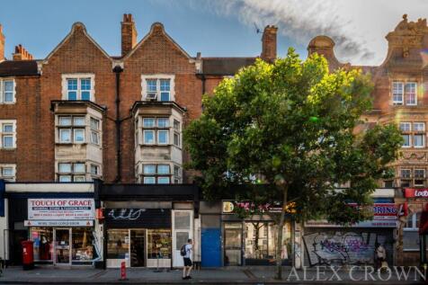 NO LOUNGE / NO SEPARATE LIVING ROOM - THE LOUNGE IS USED AS THE FIFTH BEDROOM. Alex Crown is pleased to present this spacious five double bedroom flat located on Old Kent Road, SE15.