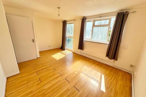 3-bedroom Maisonette near Wood Green