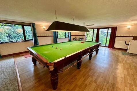 games building with full size snooker table .jpg
