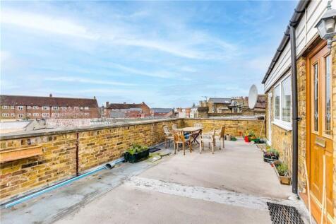 A spacious 1 bedroom apartment located on the top floor (walk up) in a period conversion located in the heart of Barnes Village. This spacious apartment comprises 1 double bedroom with fitted in wardr