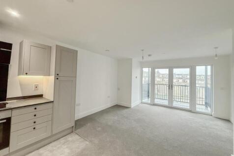 Living Room / Kitchen