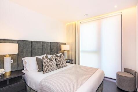 Master Bedroom (blind closed)