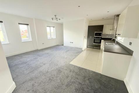 Lounge Open Plan to Kitchen